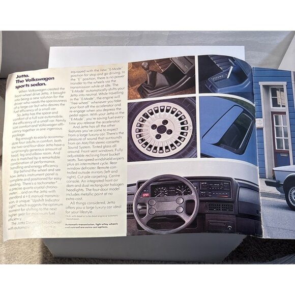 1983 Volkswagen Jetta Sales Brochure Original w/ Specifications Canada - Picture 4 of 9